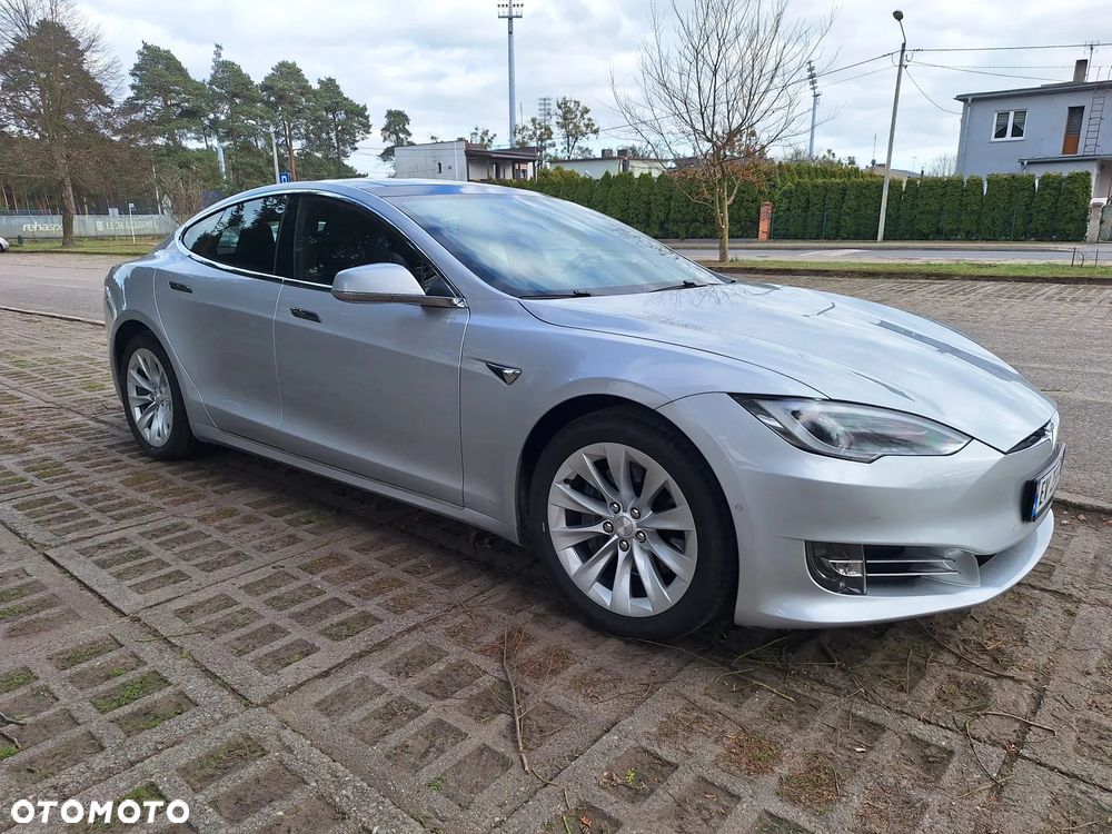 Tesla Model S - 6