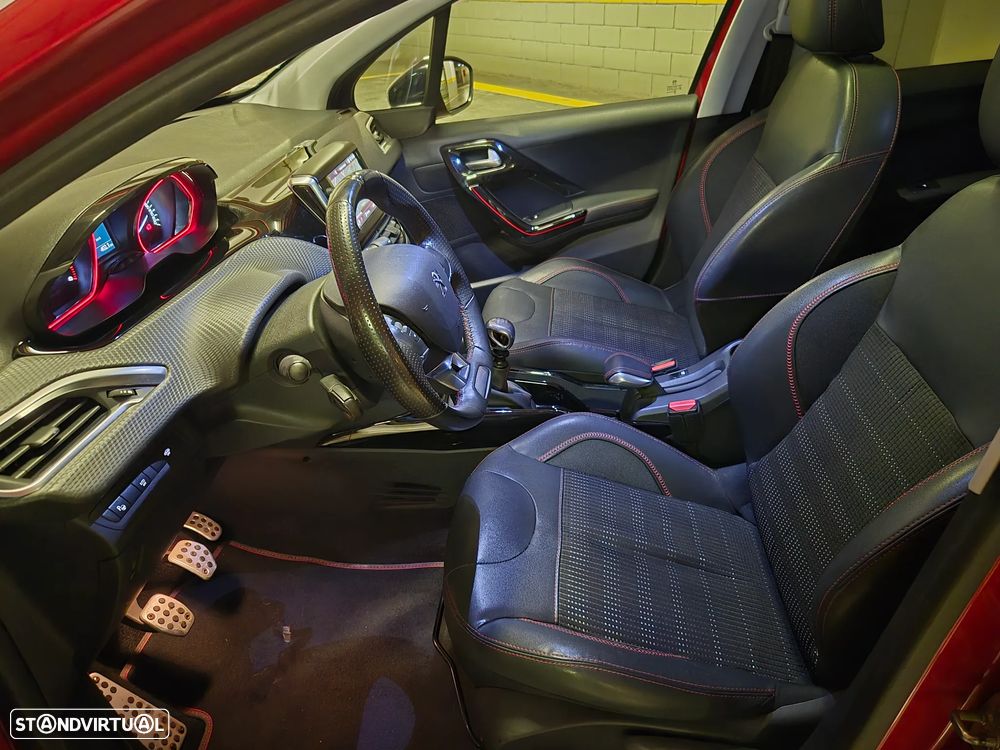 Peugeot 2008 1.6 BlueHDi GT Line - 29