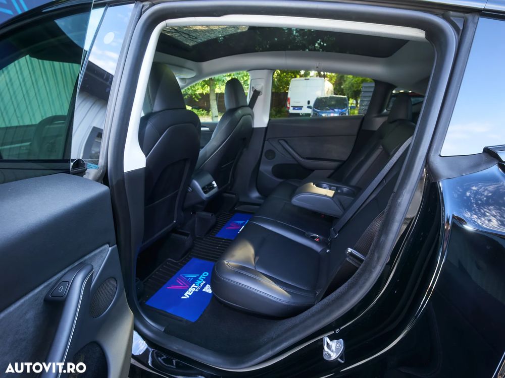 Tesla Model Y - 35