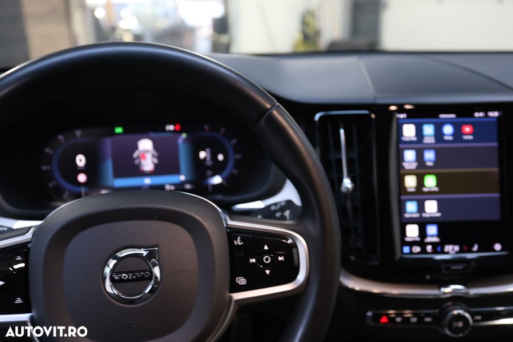 Volvo XC 60 B4 MHEV AWD R-Design - 31