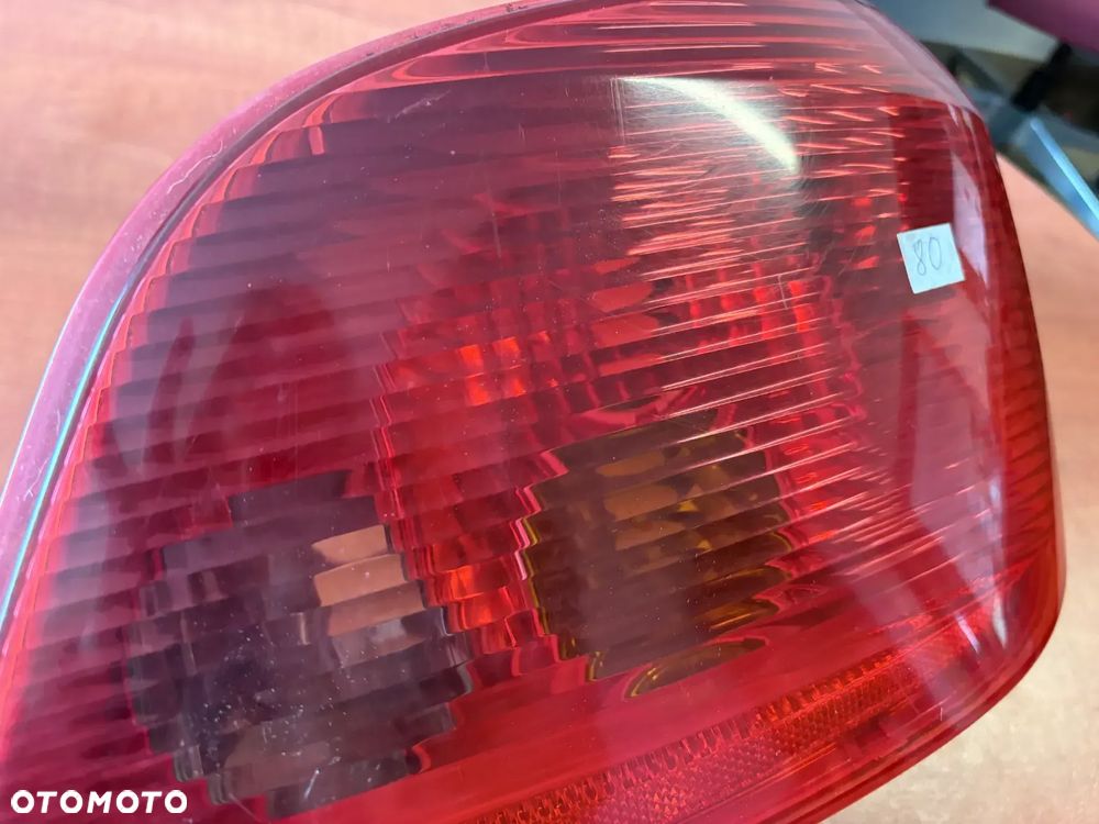 LAMPA PRAWA TYLNA PEUGEOT 307 - 2