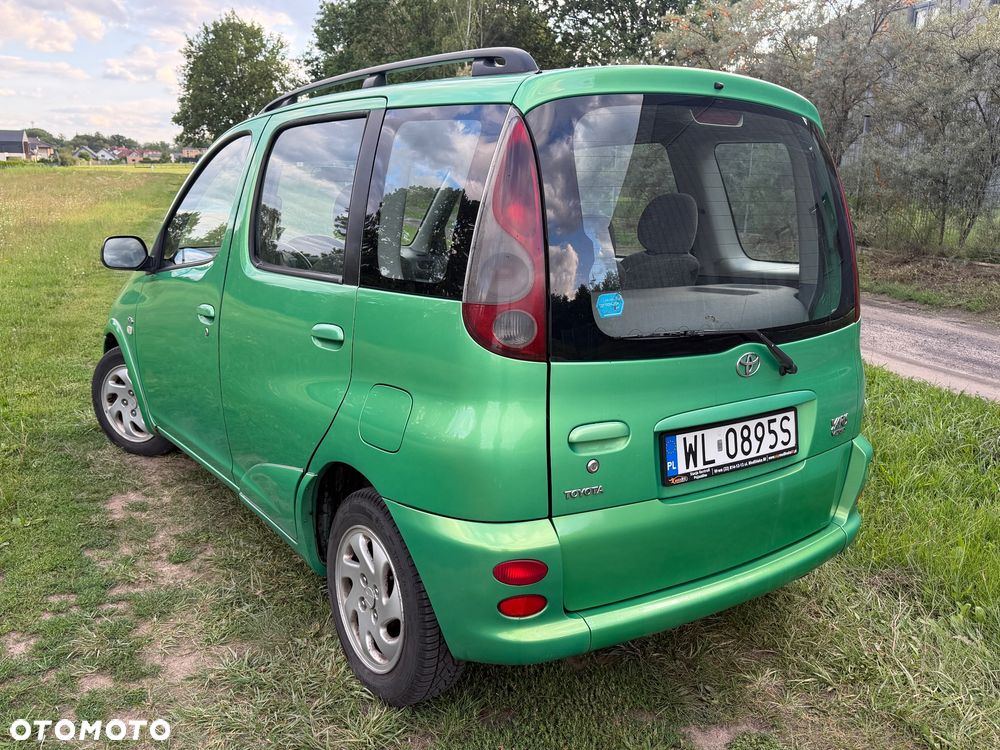 Toyota Yaris Verso - 4