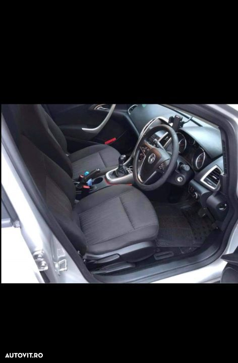 Dezmembrez Opel Astra J - 5