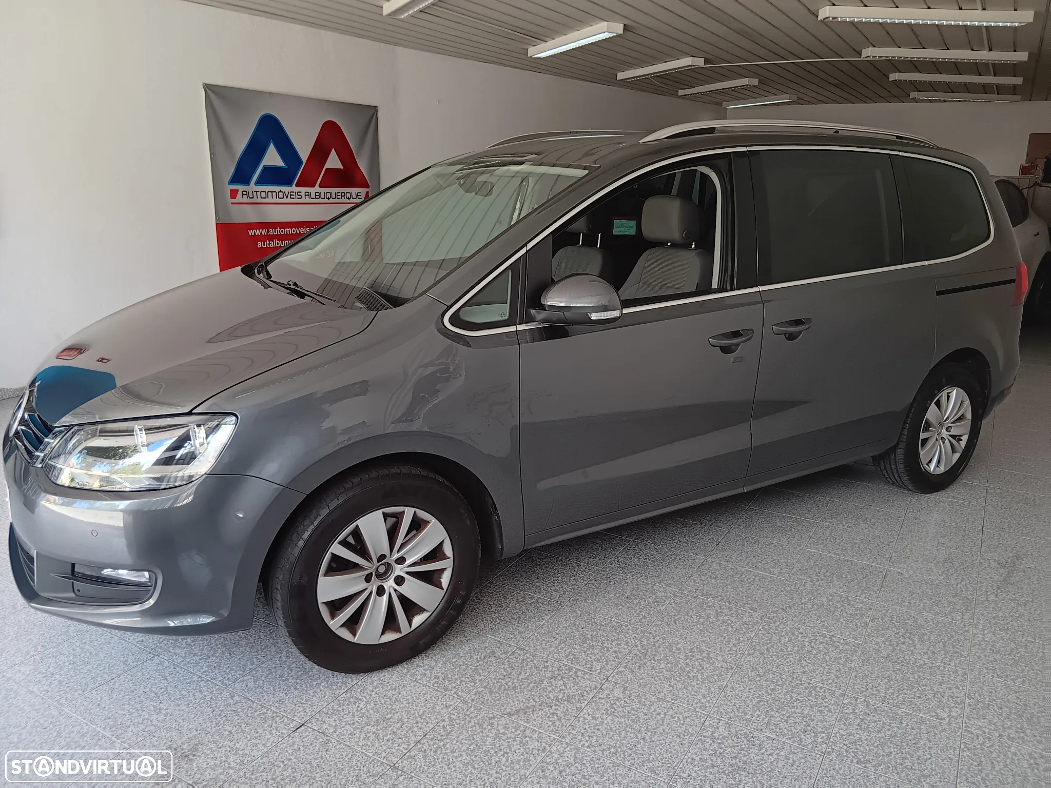 VW Sharan 2.0 TDI Confortline DSG - 2
