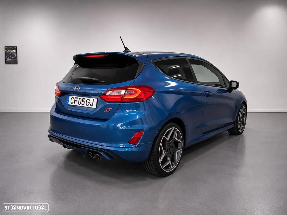 Ford Fiesta 1.5 EcoBoost S&S c/ Pack Pele Exclusiva ST - 7