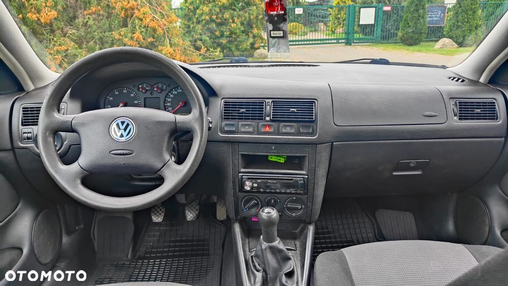Volkswagen Golf - 23