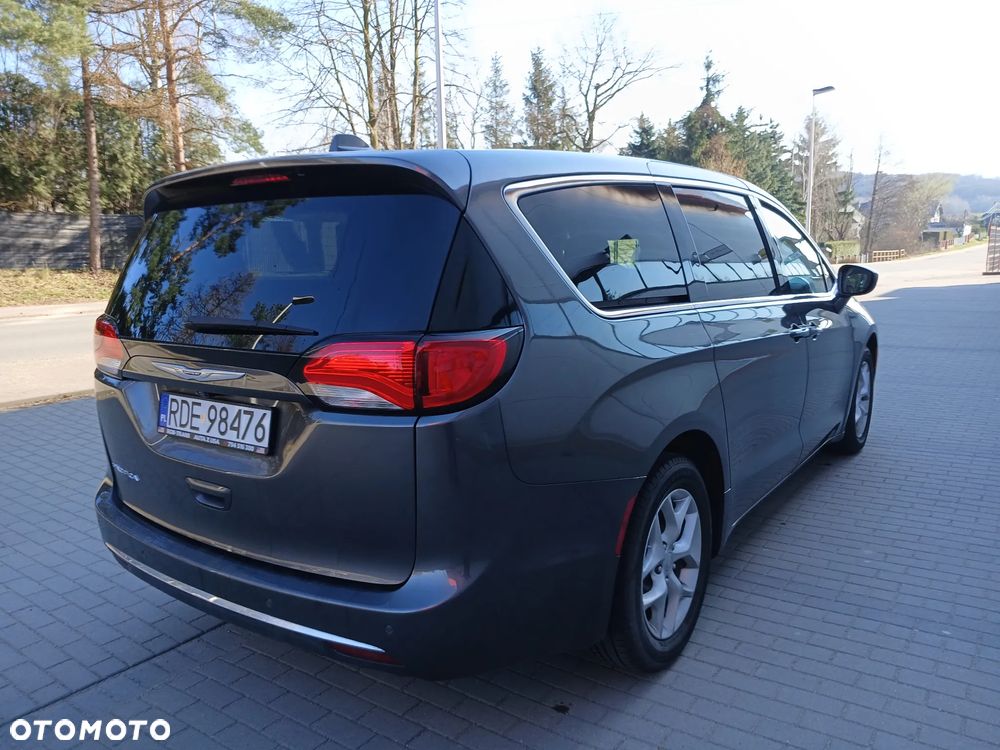 Chrysler Pacifica - 10