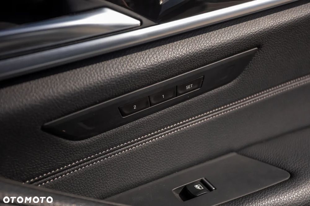 BMW Seria 5 520d xDrive Luxury Line sport - 26