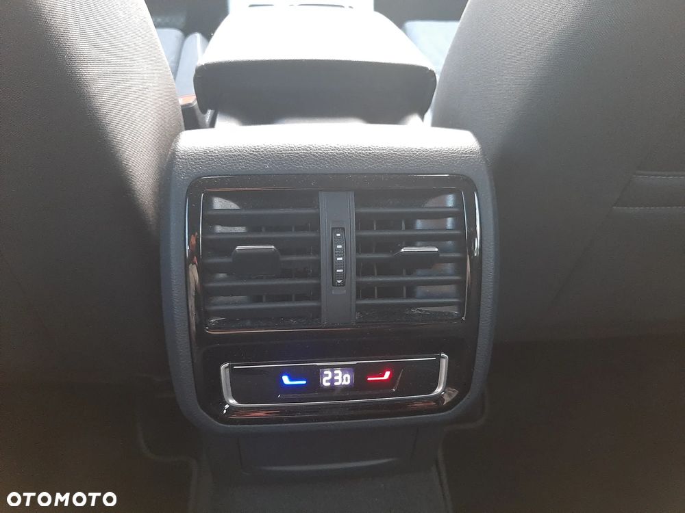 Volkswagen Passat Variant 2.0 TDI SCR DSG Business - 9