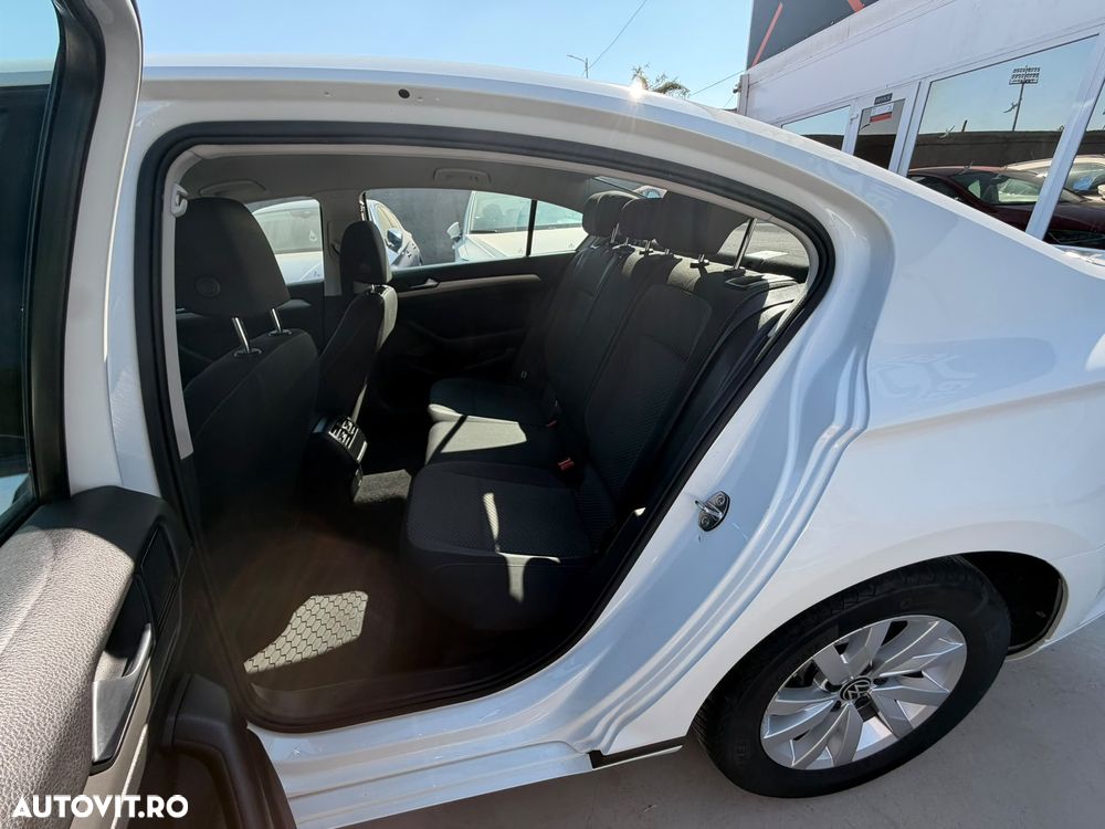 Volkswagen Passat 2.0 TDI DSG Comfortline - 18