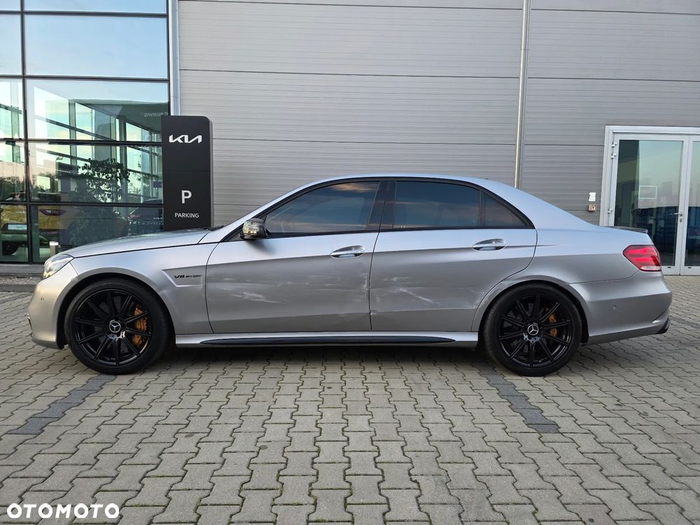 Mercedes-Benz Klasa E 63 AMG S 4-Matic - 8