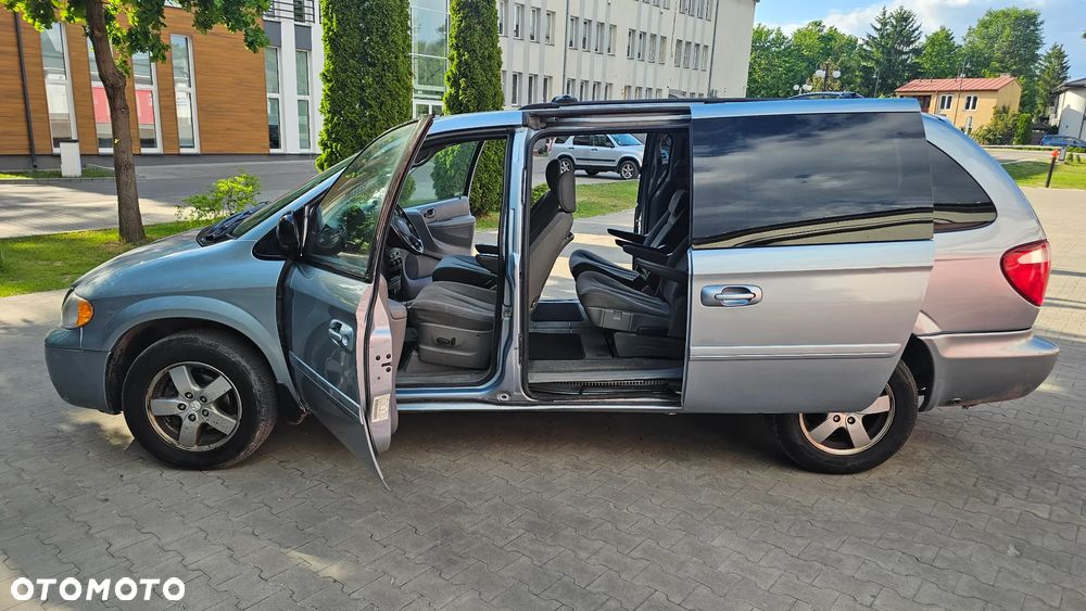 Dodge Grand Caravan - 12