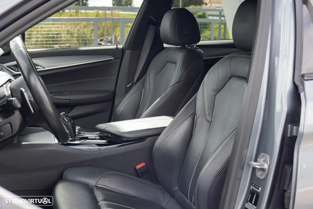 BMW 530 e Pack Desportivo M - 11