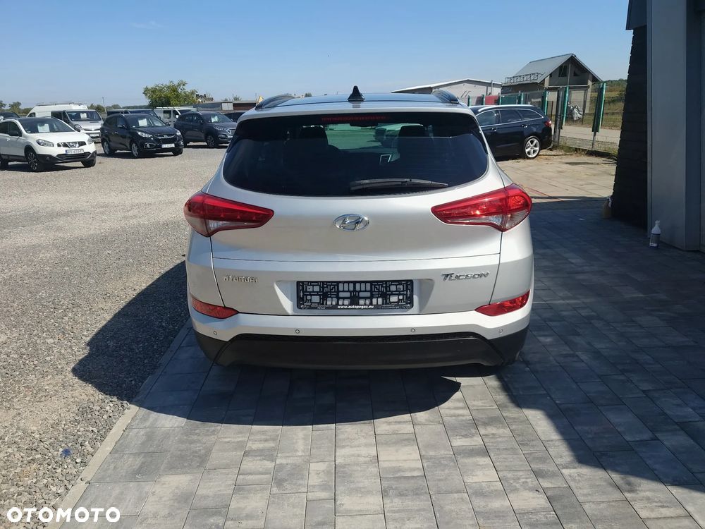 Hyundai Tucson 1.7 CRDI BlueDrive Style 2WD - 5