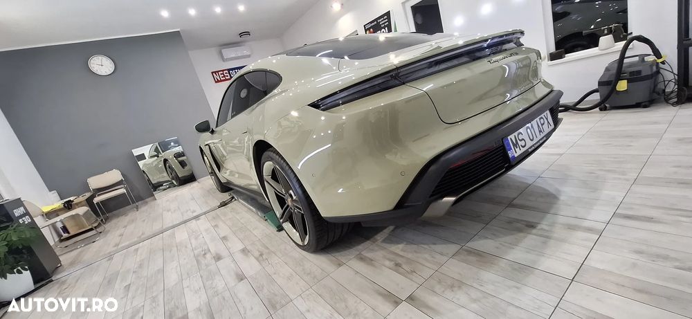 Porsche Taycan GTS - 26