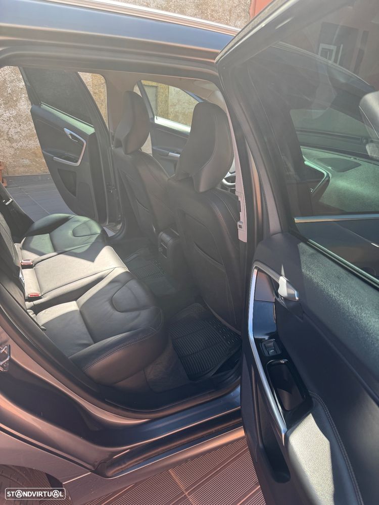 Volvo XC 60 2.0 D4 Momentum - 11