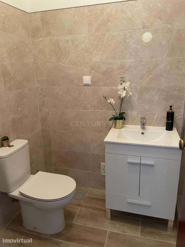 ARRENDAMENTO Apartamento T2 Remodelado | 95 m² | Benfica – Rua Maria - Grande imagem: 2/10