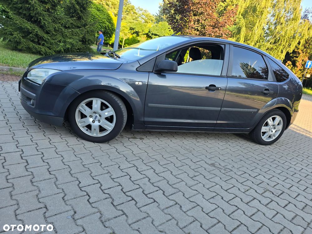 Ford Focus 1.6 Ambiente - 11