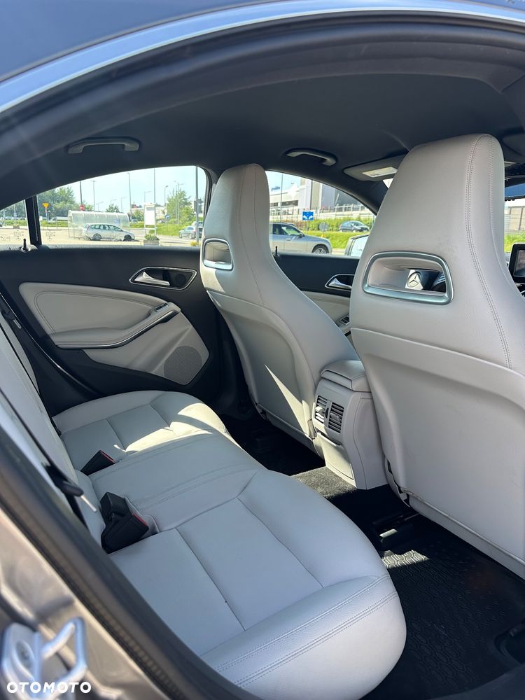 Mercedes-Benz CLA 250 7G-DCT - 18
