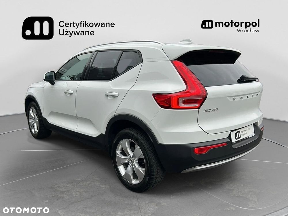 Volvo XC 40 T3 Momentum Pro - 2