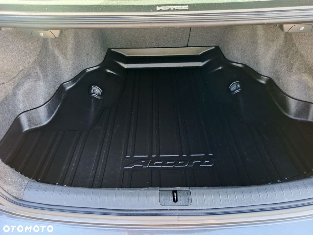 Honda Accord 2.2d Executive Nav - 35