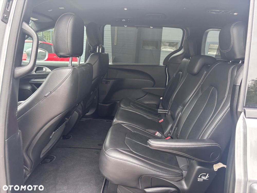 Chrysler Pacifica - 17