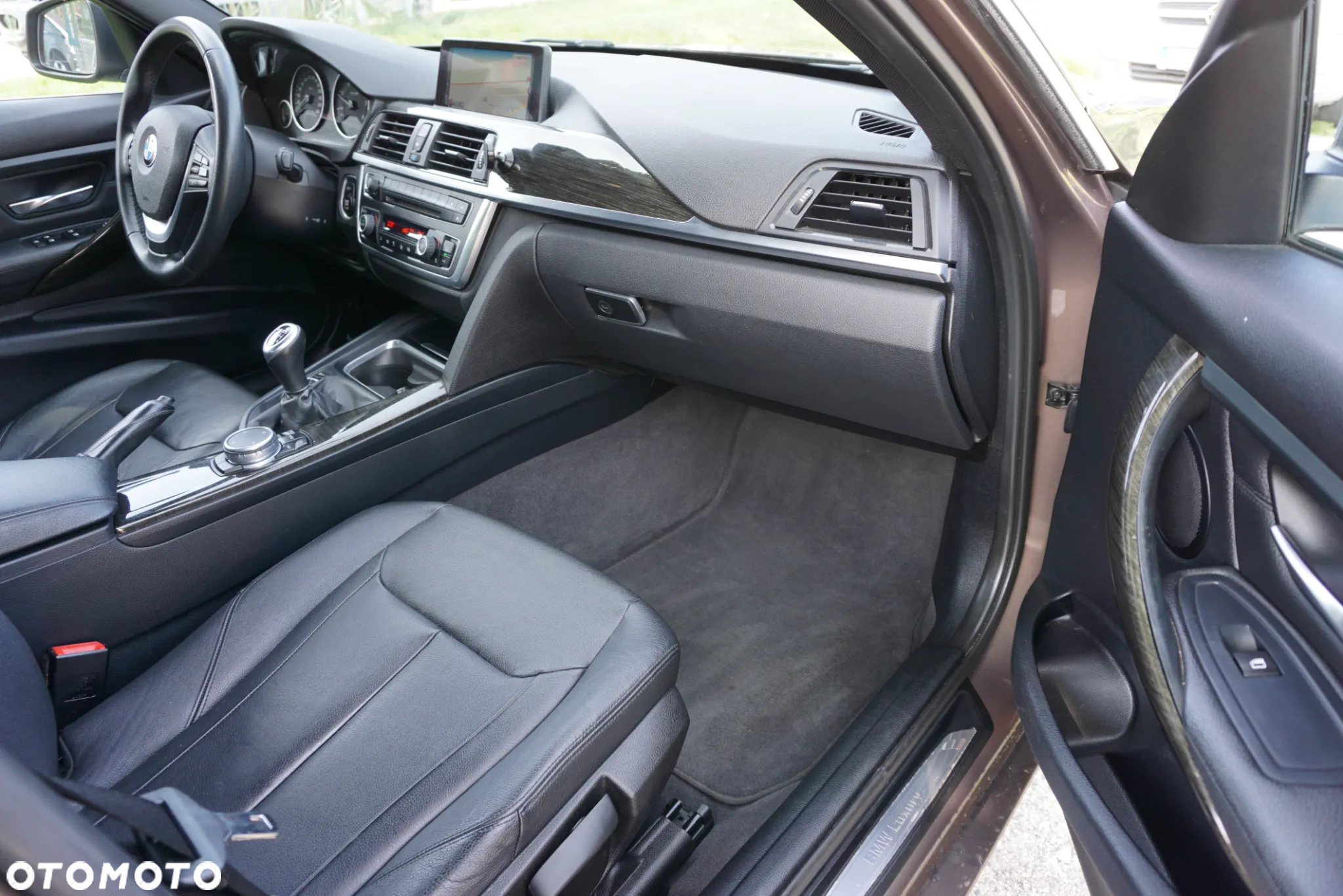 BMW Seria 3 318d Touring Luxury Line - 22