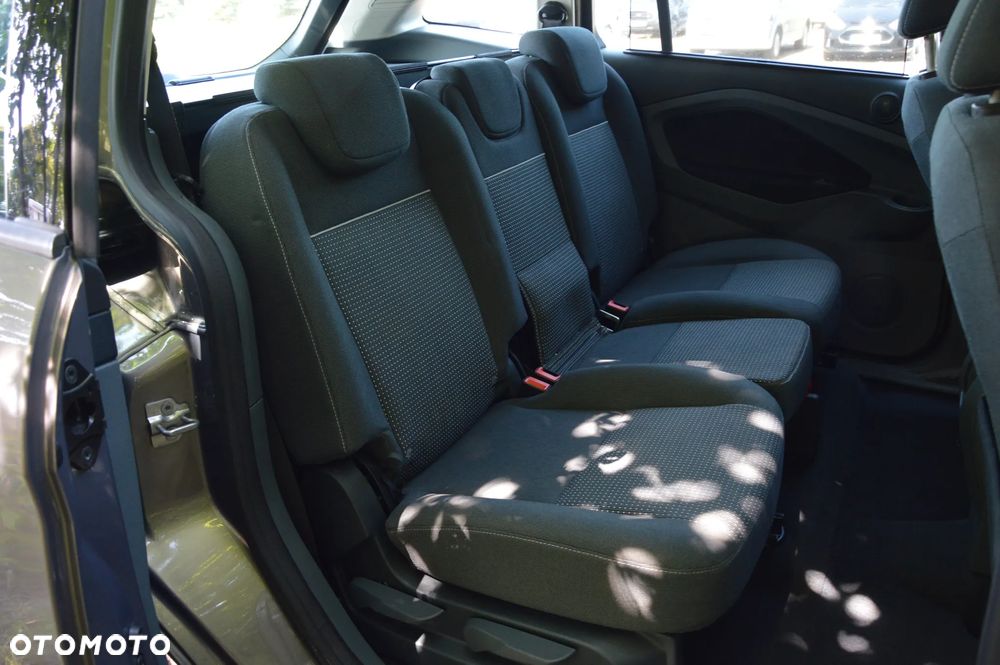 Ford Grand C-MAX - 35