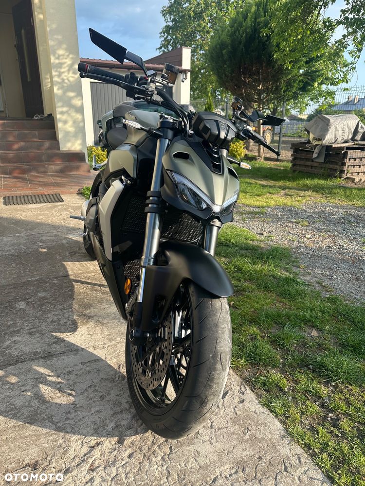 Ducati Streetfighter V2 - 3