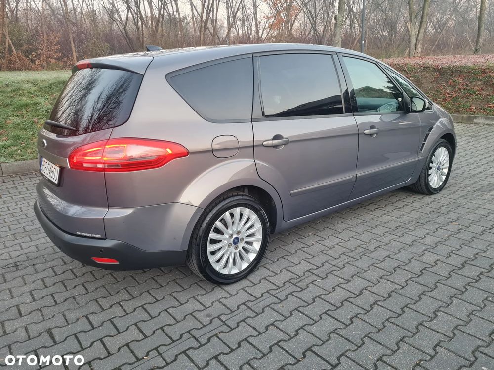 Ford S-Max - 11