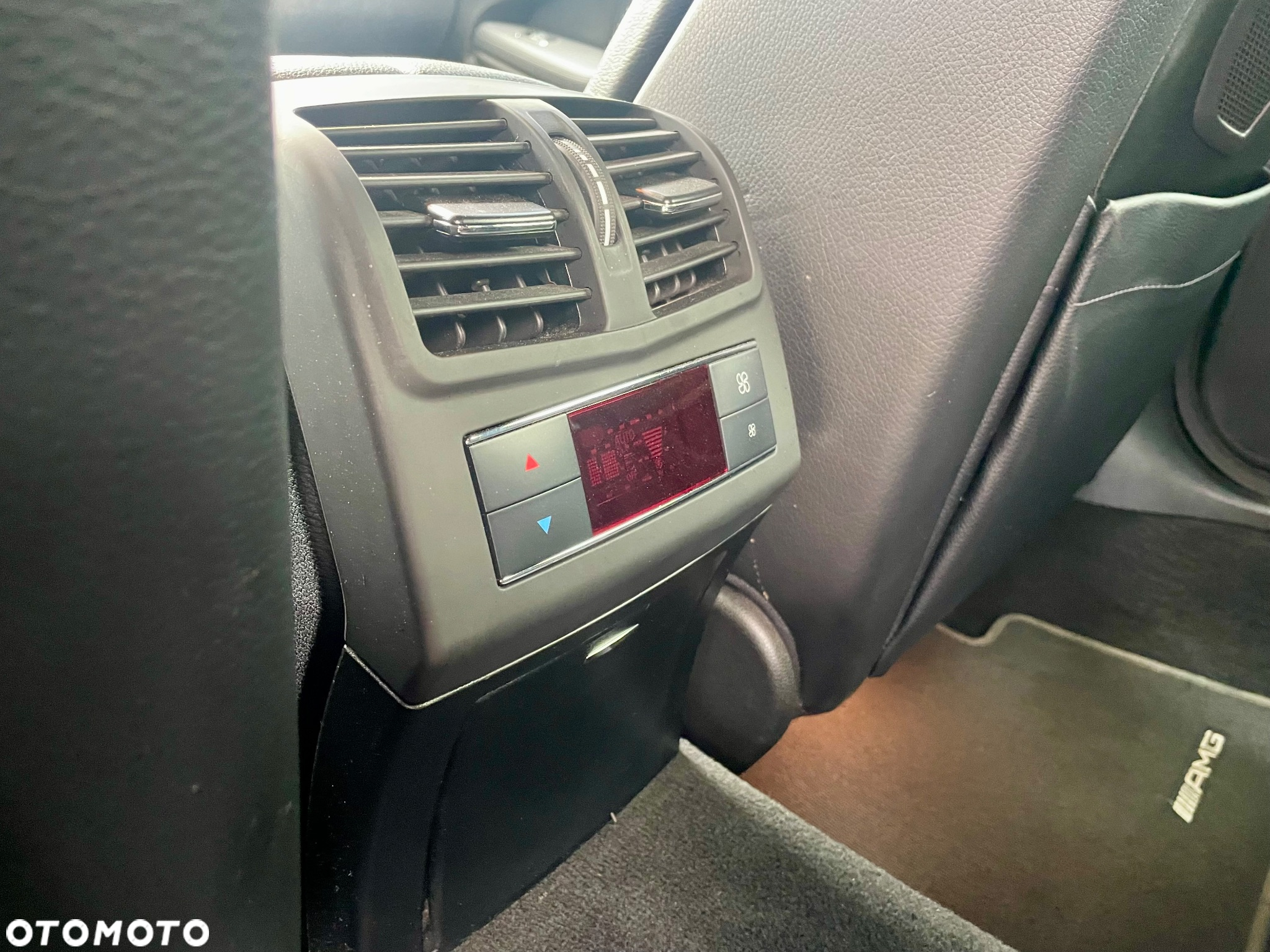 Mercedes-Benz Klasa E 500 T 4Matic 7G-TRONIC Avantgarde - 17