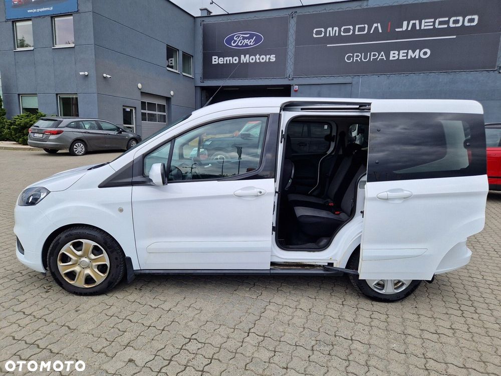 Ford Transit Courier - 12