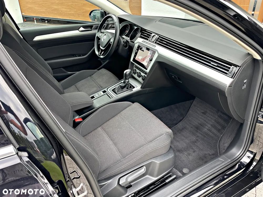 Volkswagen Passat ver-variant-1-5-tsi-opf-dsg-comfortline - 26
