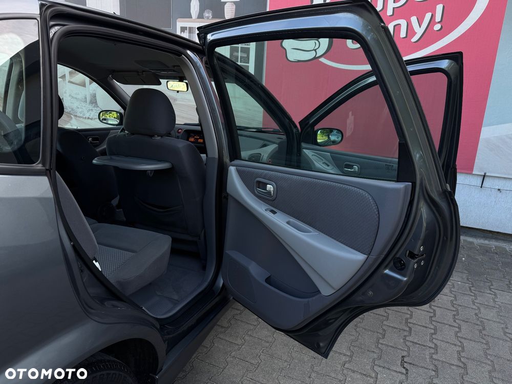Nissan Almera Tino - 14
