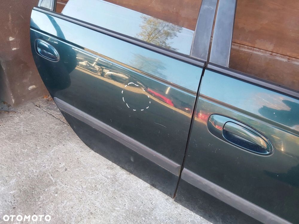 Toyota Avensis T22 drzwi prawy tył KOMBI 6S3 - 2