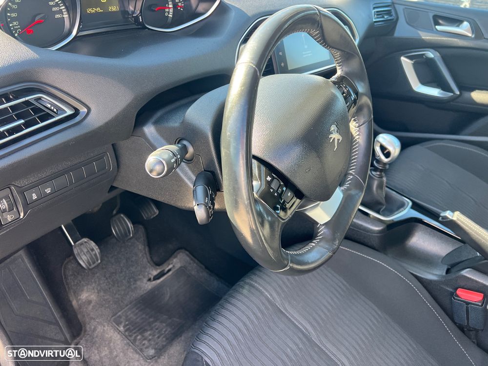 Peugeot 308 SW 1.2 PureTech Style - 37