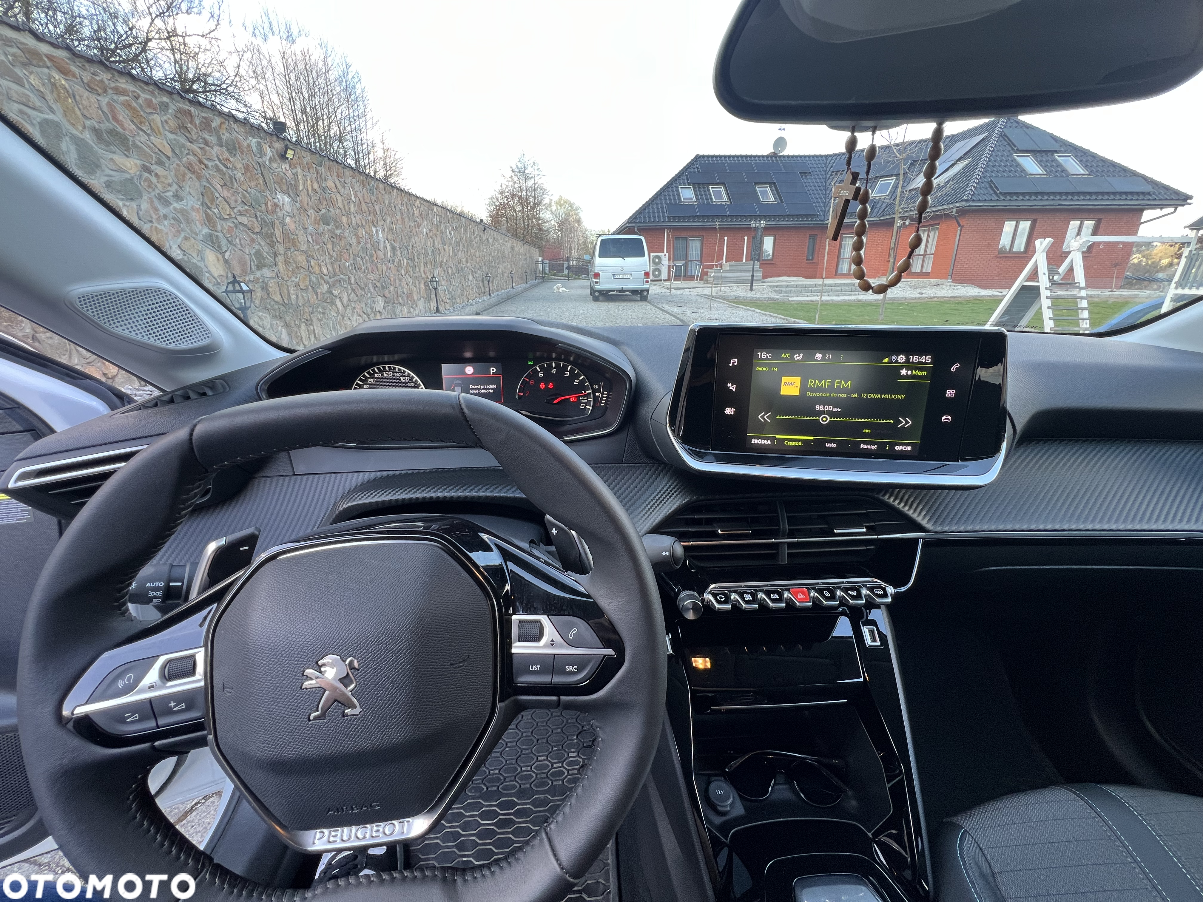 Peugeot 208 - 10