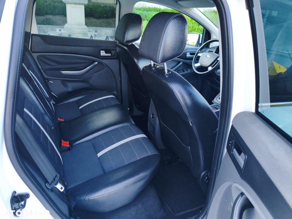 Ford Kuga 2.0 TDCi 4x4 Titanium - 27
