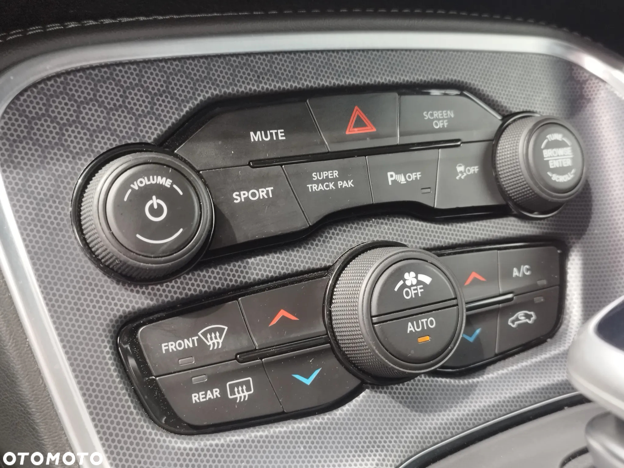 Dodge Challenger Automatik SXT Plus - 35