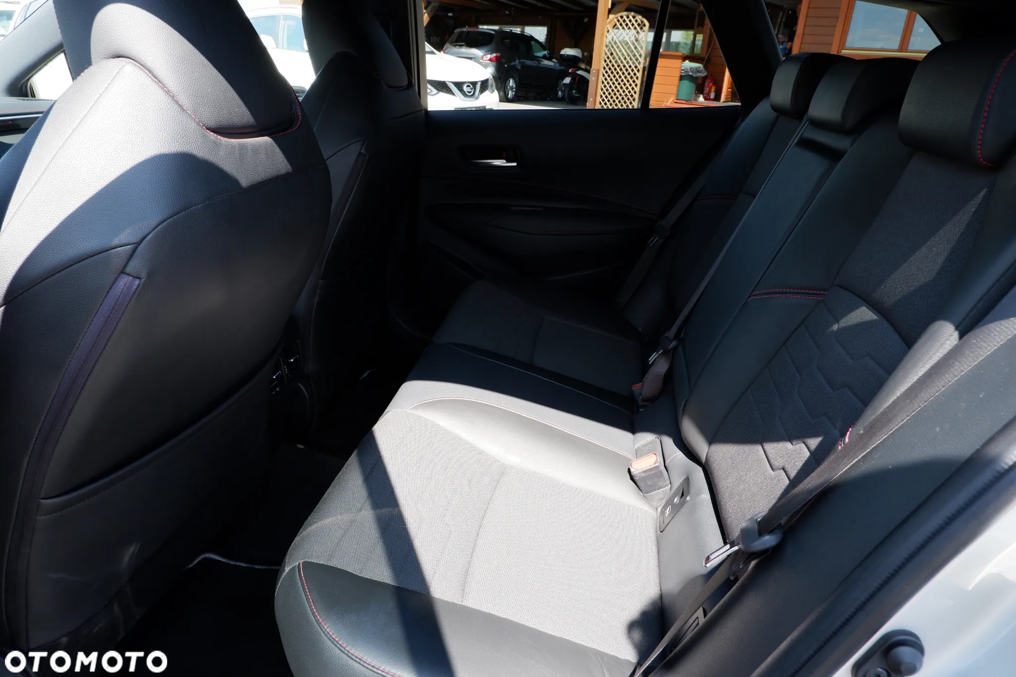 Toyota Corolla 2.0 Hybrid Executive - 30
