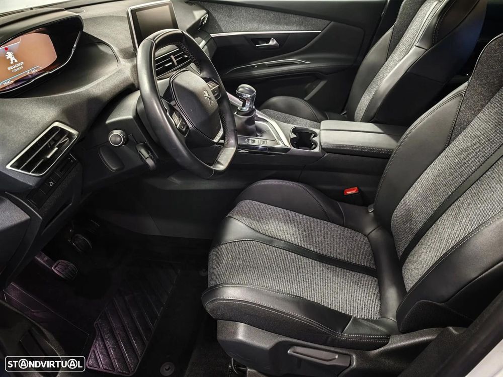 Peugeot 3008 PureTech 130 Stop & Start GPF Allure Business-Pack - 17