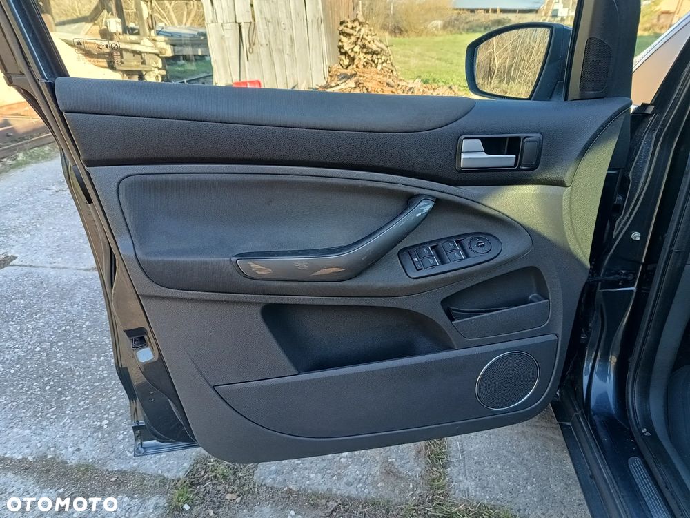 Ford Kuga 2.0 TDCi 4x4 Titanium - 24