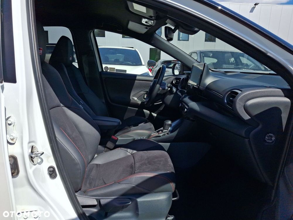 Toyota Yaris - 24