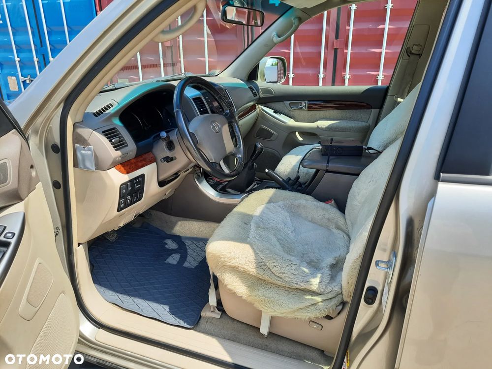 Toyota Land Cruiser - 7