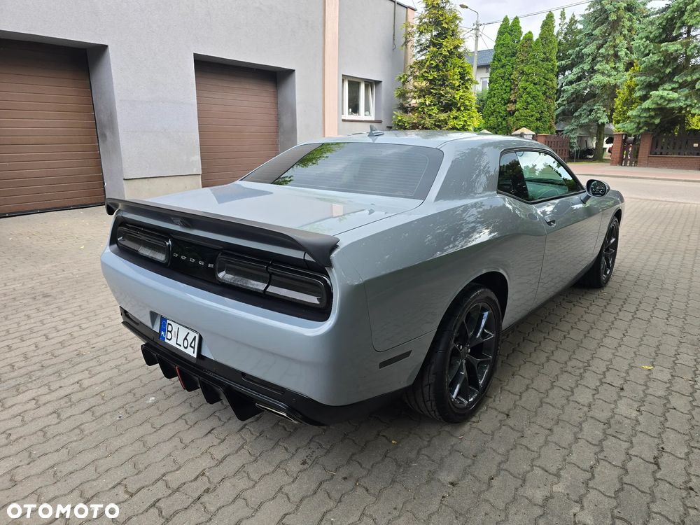 Dodge Challenger - 7