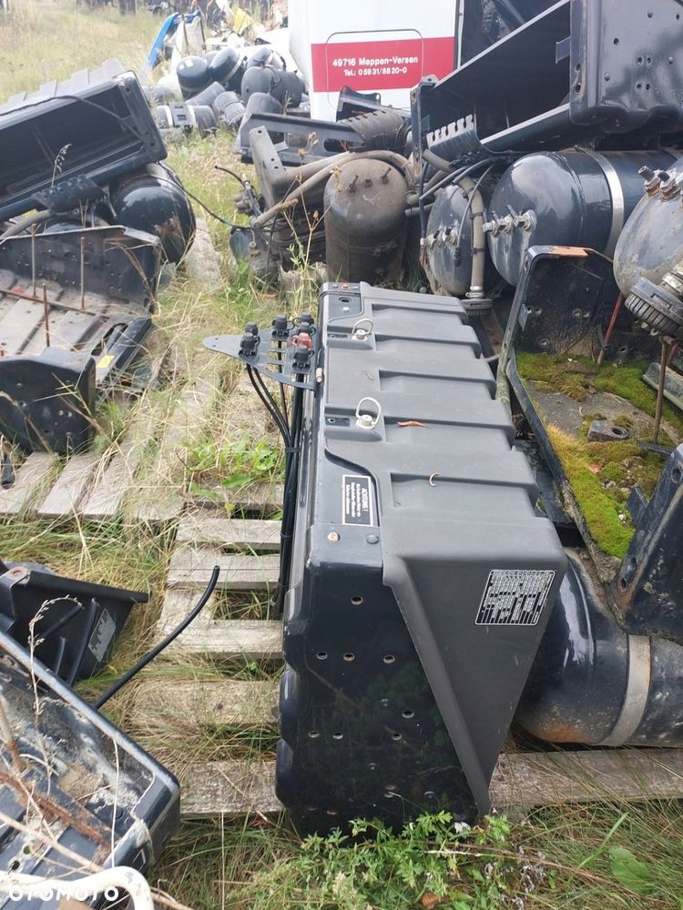 SKRZYNKA PODSTAWA AKUMULATORÓW Man - 4