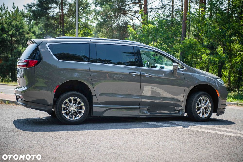 Chrysler Pacifica - 7