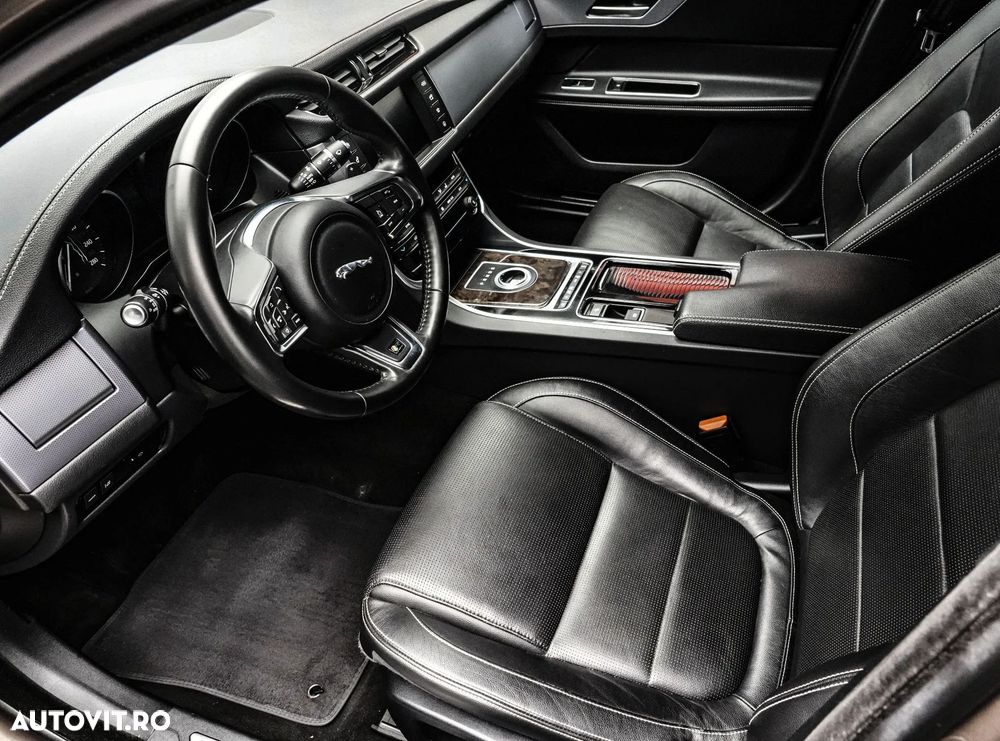 Jaguar XF 20d RWD E-Performance R-Sport - 12