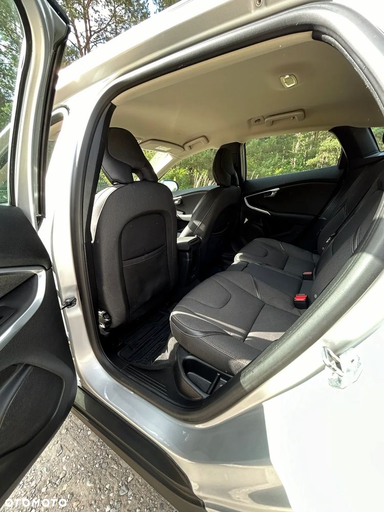Volvo V40 T3 Drive-E R-Design Momentum - 17