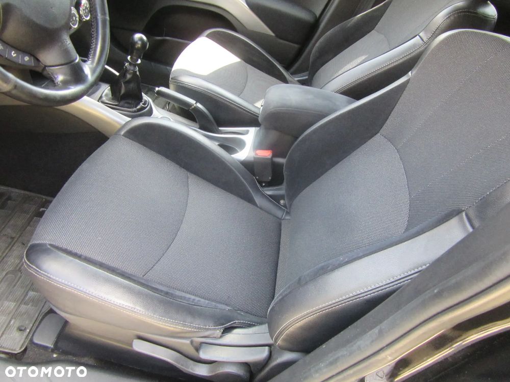 Mitsubishi Outlander - 11